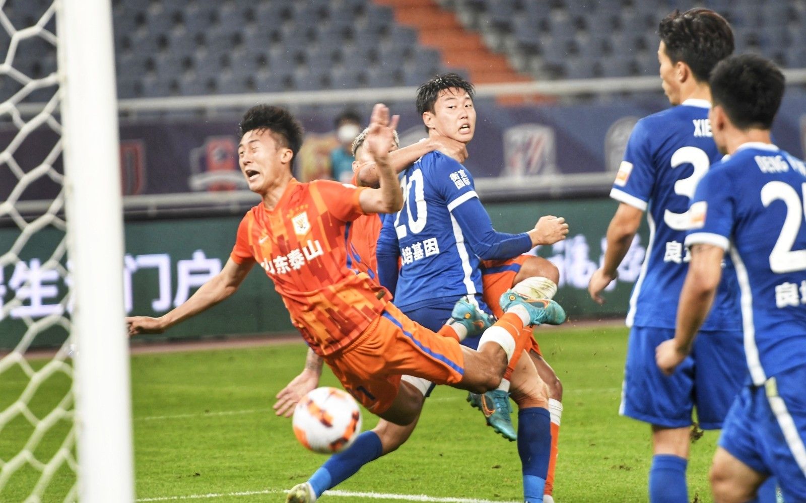 海登海姆vs弗赖堡：派林格、多施首发，金特尔、格里福出战（海登海姆对阵弗赖堡：派林格、多施先发，金特尔、格里福登场）