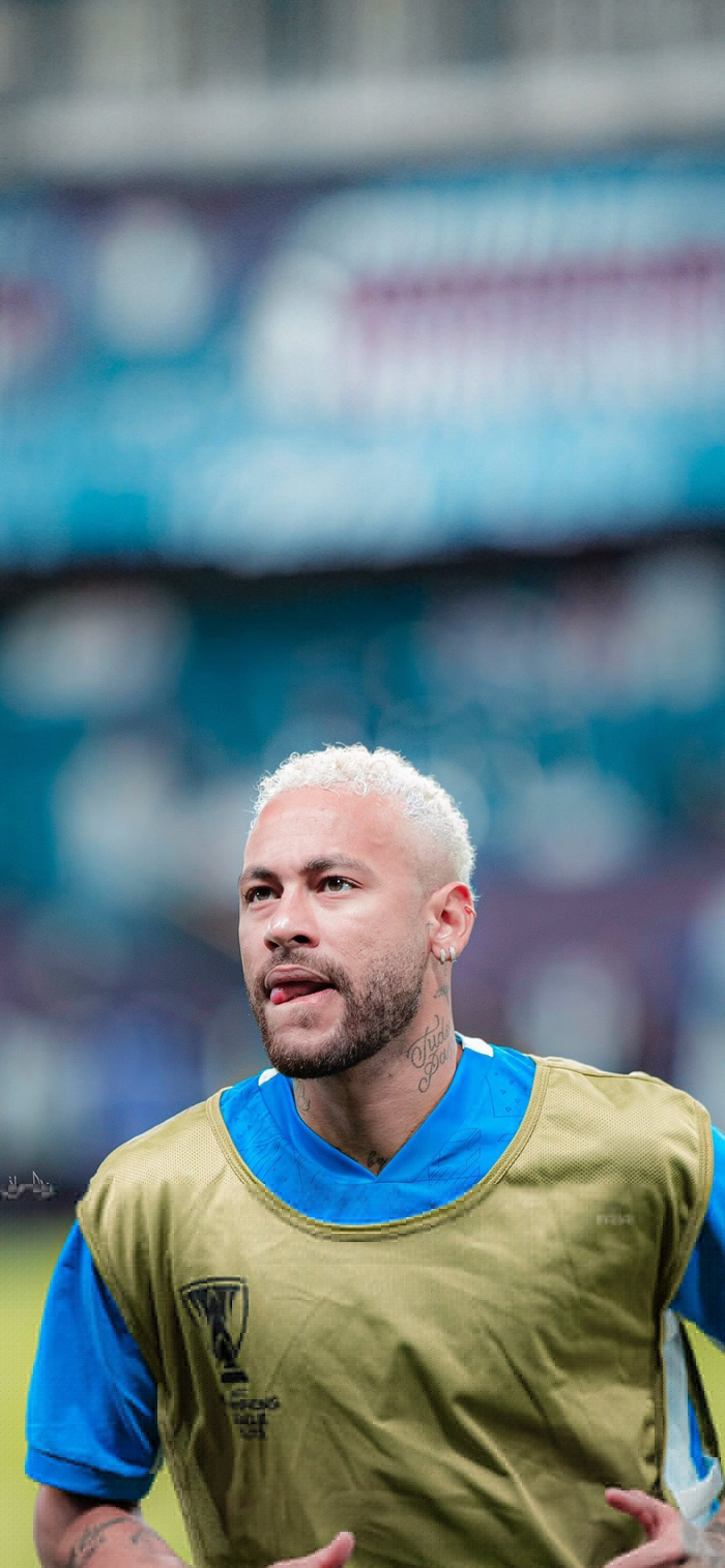 皇马盯上拜仁铁卫！2000万年薪要价令人惊喜，白衣军团再现零元购（皇马盯上拜仁铁卫：2000万年薪要价惊喜，白衣军团或再现自由转会神操作）