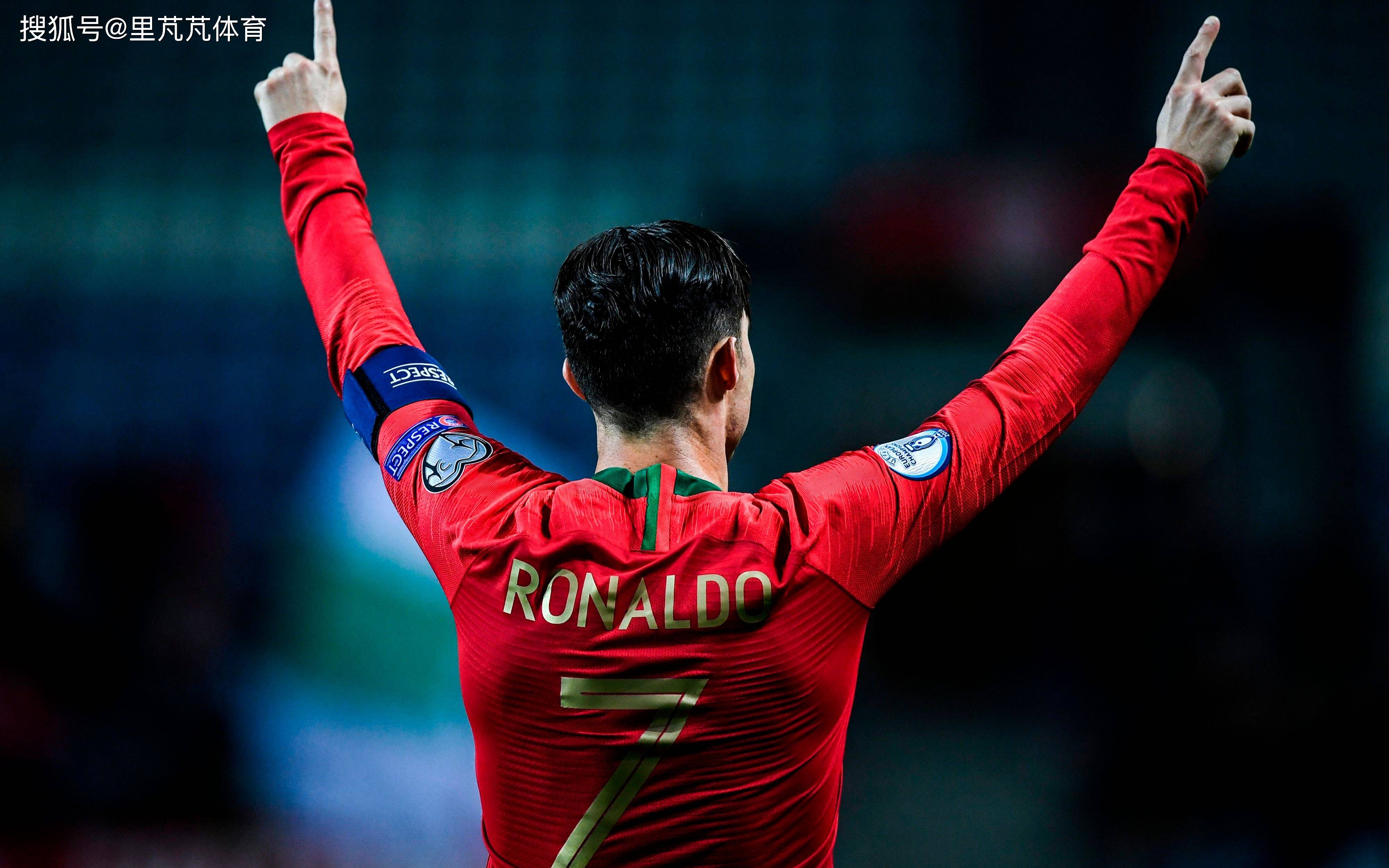 残特奥会选手与领跑员携手冲线夺冠（残特奥会选手与领跑员并肩冲线夺魁）