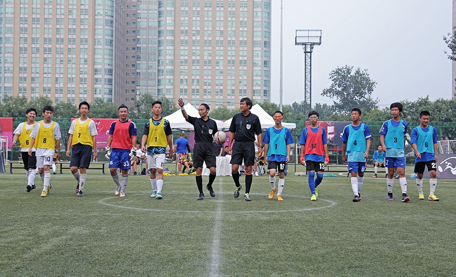 外媒：下赛季欧冠联赛阶段用球将采用白+薄荷绿+紫创新配色（外媒：欧冠下赛季比赛用球将启用白、薄荷绿与紫的全新配色）