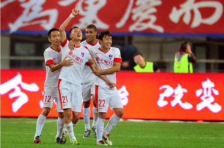 巴萨瞄准巴西天才左后卫！内马尔母队新星或成惊喜引援（巴萨锁定巴西天才左后卫，内马尔母队新星有望成为惊喜之选）