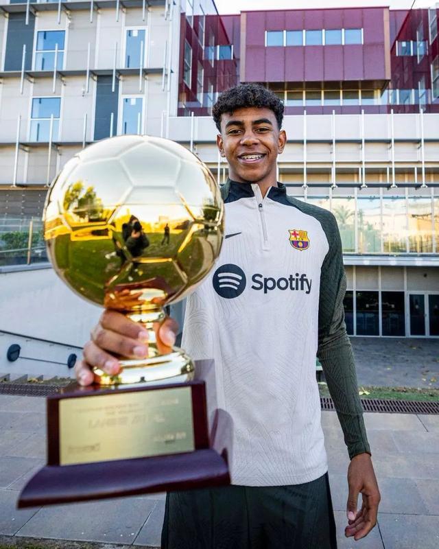 每体：皇马全队跑动距离比巴列卡诺少八公里，却多休息34小时（每体：休息多34小时，皇马全队跑动仍少巴列卡诺8公里）