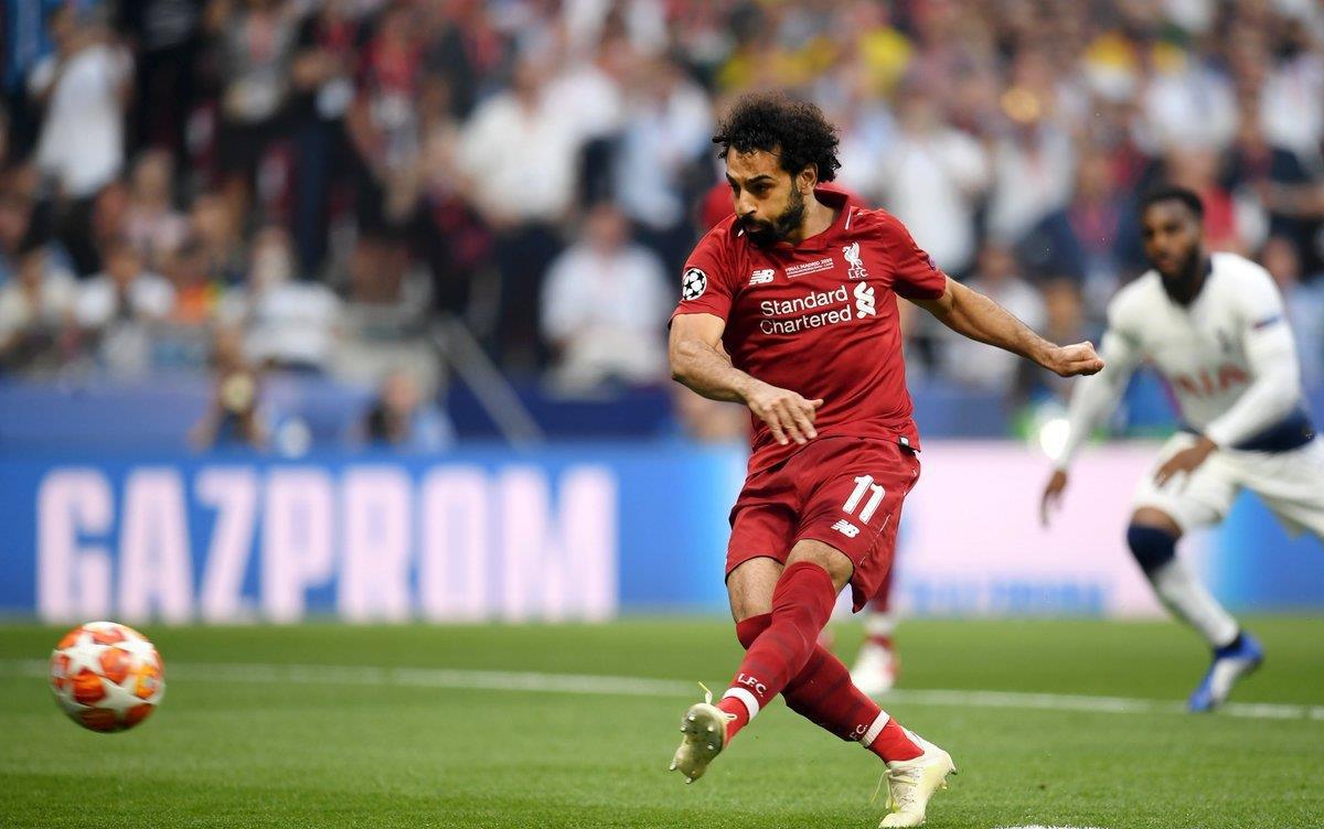 博涅克：莱万是过去二三十年里世界上最好的九号球员（博涅克：莱万堪称近二三十年世界最佳中锋）