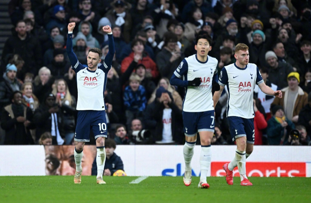 曼联vs西汉姆联前瞻：齐尔克泽重拾信心 红魔主场无惧铁锤帮（曼联迎战西汉姆前瞻：齐尔克泽状态回升，红魔主场底气十足）