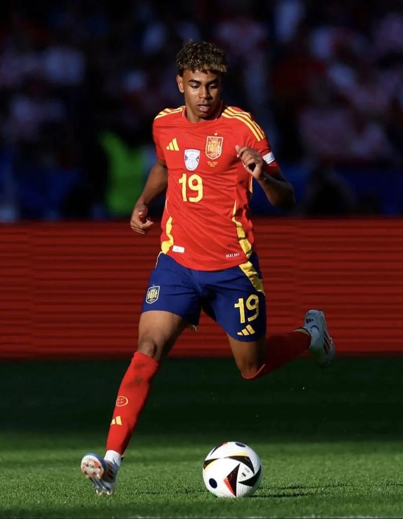 记者：帕拉西奥斯或1月租借离队，巴西&墨西哥俱乐部对其有意（记者称帕拉西奥斯可能1月租借离队，巴西和墨西哥球队有意）